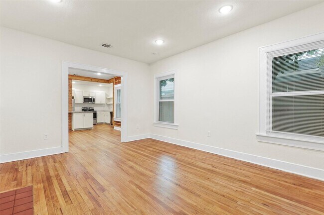 Foto del edificio - Remodeled Oak Cliff Craftsman