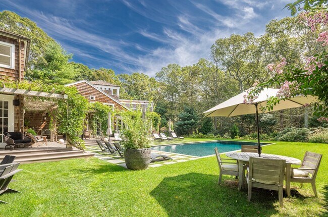 Foto del edificio - 41 Deep Woods Ln