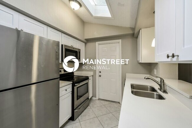 Building Photo - 3 Bedroom Pet-Friendly Home in SARASOTA, FL with Main Street Renewal