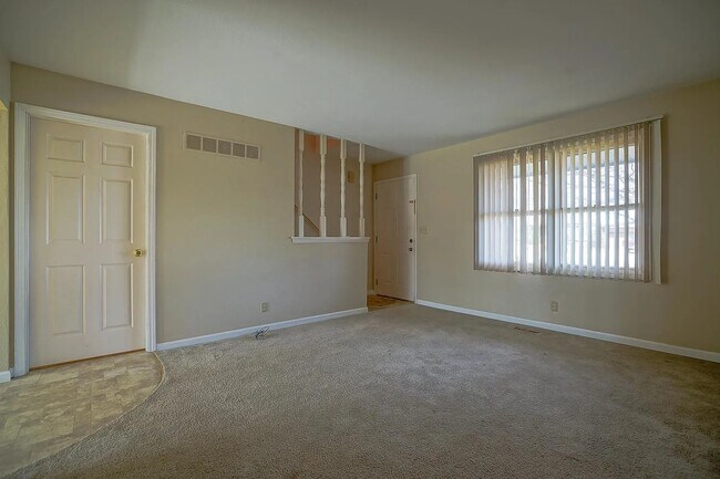 Foto del edificio - 1726-1728 W Blue Spruce Court