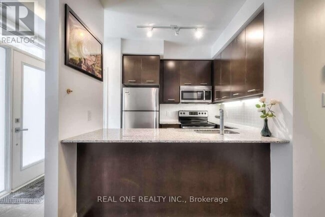 Building Photo - 370 Square One Dr