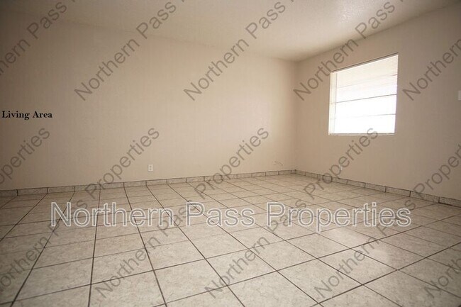 Building Photo - 4700 Maxwell Ave