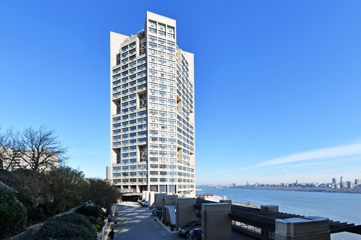 Foto principal - 7004 Boulevard E