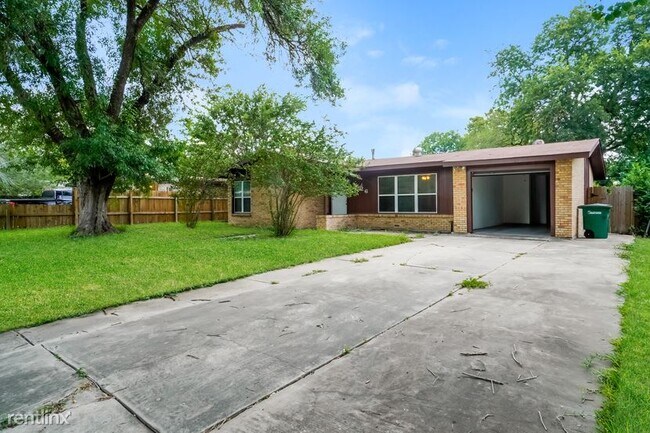 Foto del edificio - 3 br, 2 bath House - 526 Radiance Ave