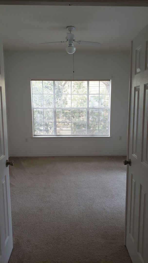 Foto del edificio - Large 3-Bedroom, 2-Bath Condo with Solariu...