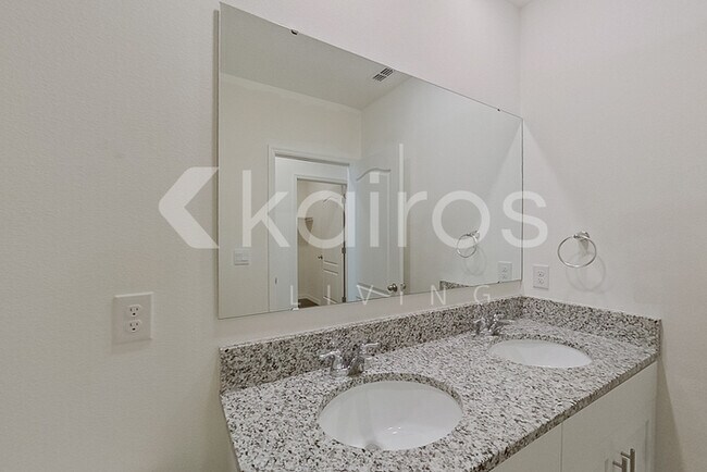 Foto del edificio - 32208 Edson Ave