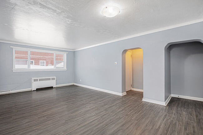 Building Photo - 340 Tillbury Ave