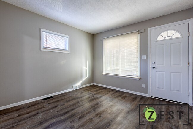 Foto del edificio - 384 W. ELZA AVENUE HAZEL PARK, MI 48030 2-...