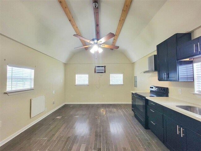 Foto del edificio - 12150 Old County Rd