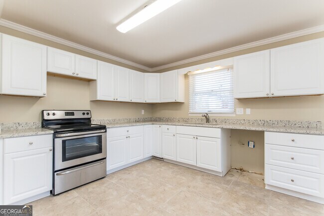 Building Photo - 5082 Womack Ave