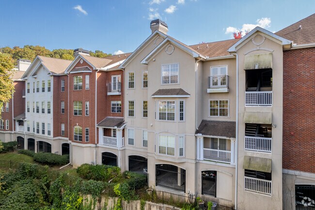 Foto del edificio - Brighton Court Condominiums
