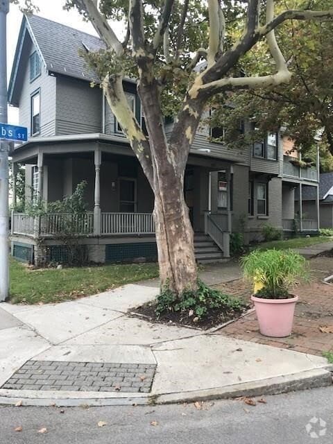 Building Photo - 172 Gibbs St
