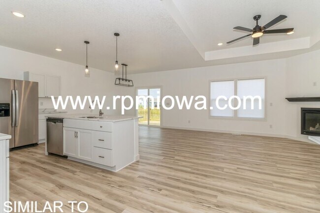Foto del edificio - NEW CONSTRUCTION!! 4 Bed, 3 Bath Home in Urbandale