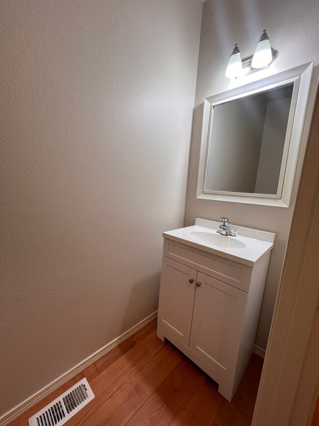 Building Photo - 4 Bedroom Near Vancouver Mall & Peace Health