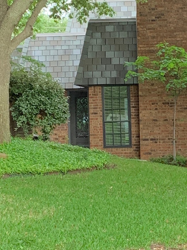 Foto del edificio - 10515 Berry Knoll Dr