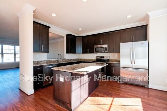 Foto del edificio - 1570 Wickham Pond Dr