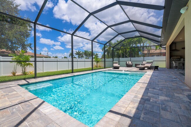 Building Photo - 4823 Agualinda Blvd