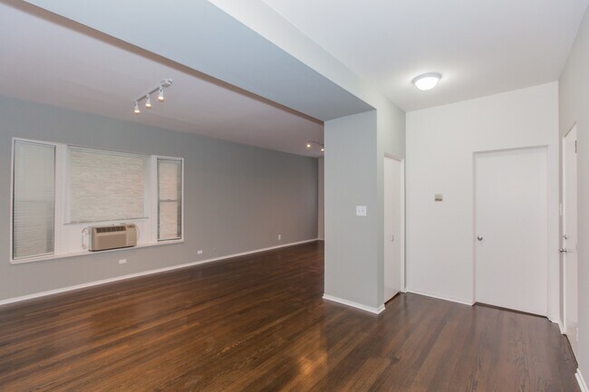 Foto del edificio - 729 W Cornelia Ave