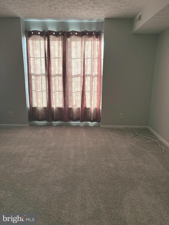 Building Photo - 130 Kenwood Dr