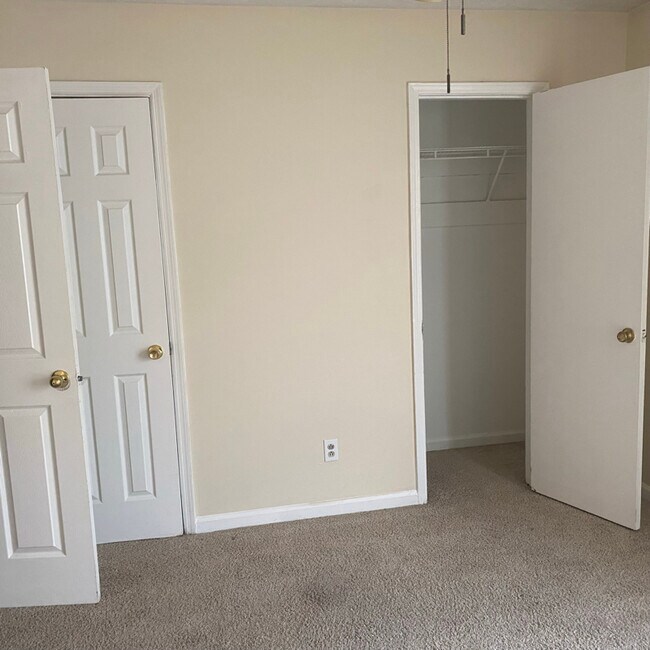 Foto del edificio - 6408 Baker Ct