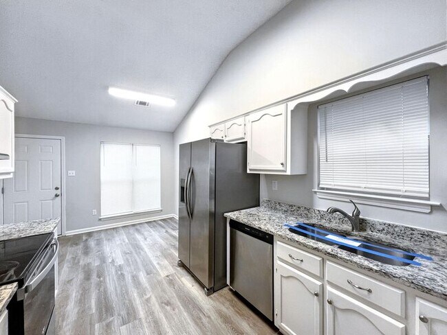 Foto del edificio - 7611 Lilly Dr