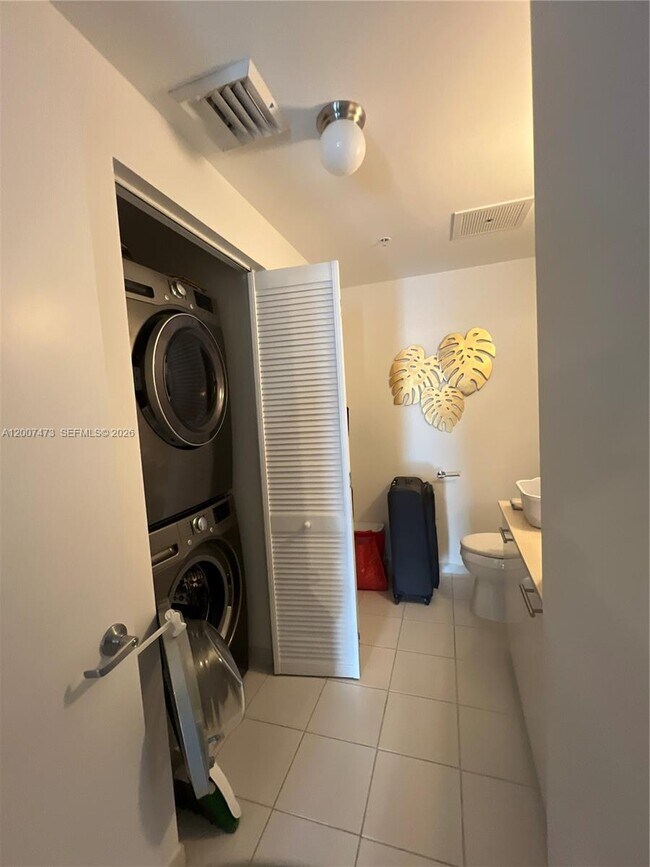 Foto del edificio - 3470 E Coast Ave