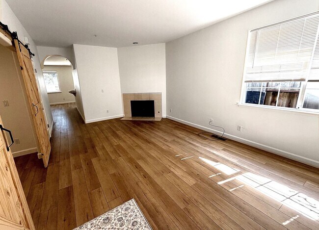 Building Photo - 2117 Devonshire Dr