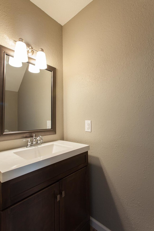 Building Photo - 419 W 31st St S