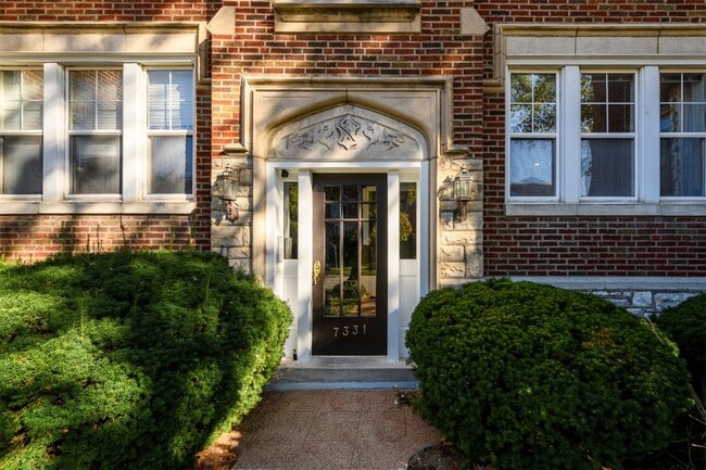 Foto del edificio - 7331 Forsyth Blvd