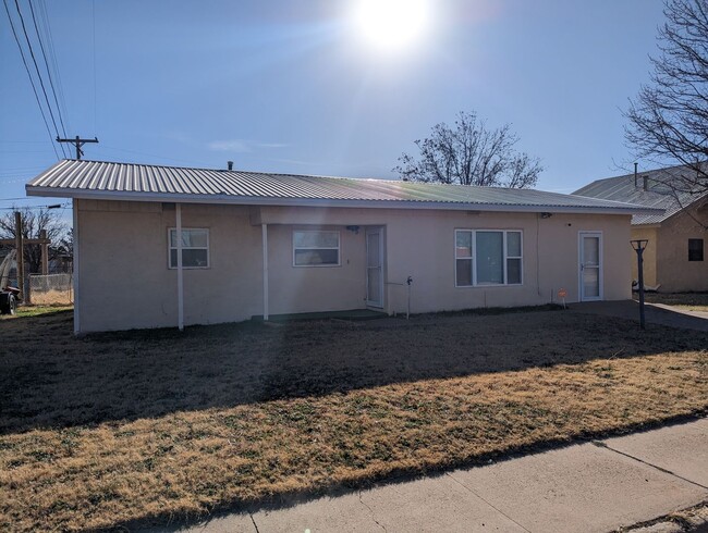 Building Photo - Updated, All Electric, Three Bedroom with ...