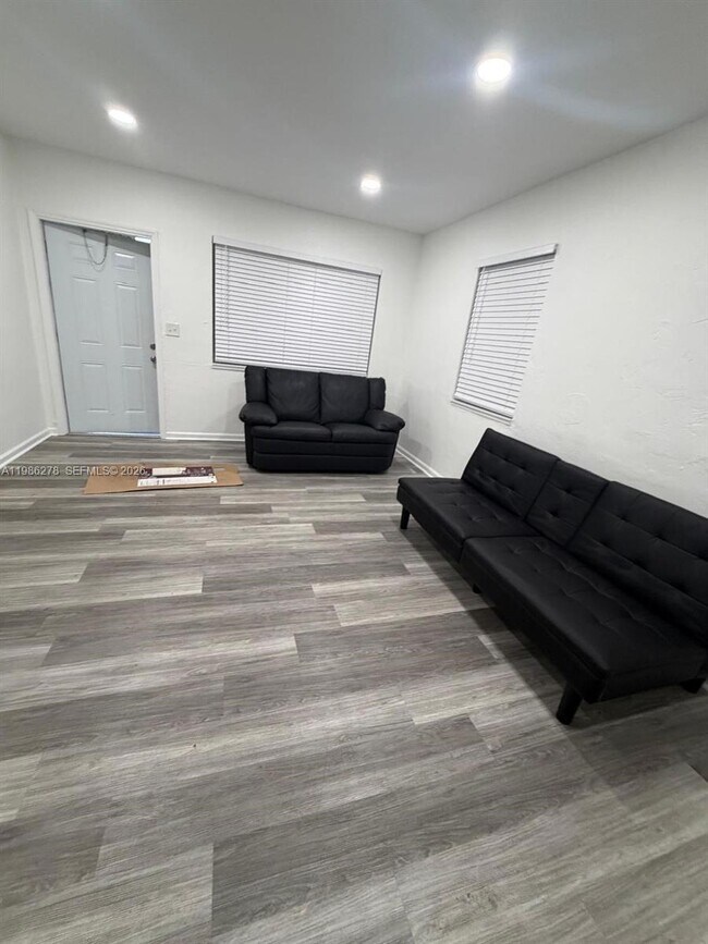 Foto del edificio - 751 NW 96th St