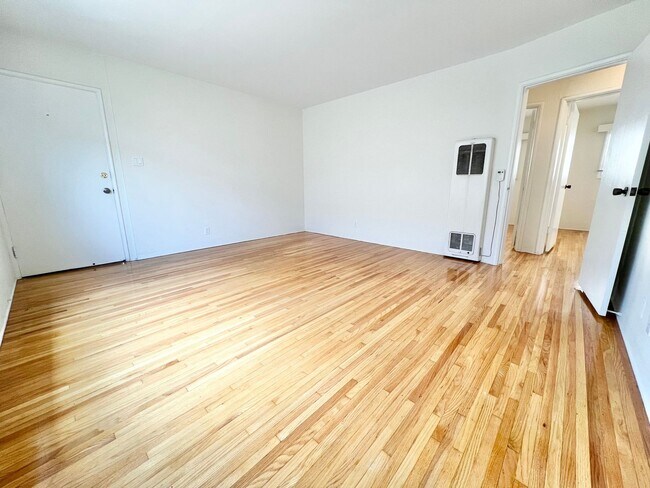 Foto del edificio - Sun-Filled Belmont Shore Apartment