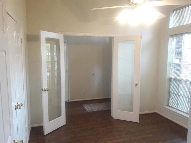 Foto del edificio - 4939 Linden Pl