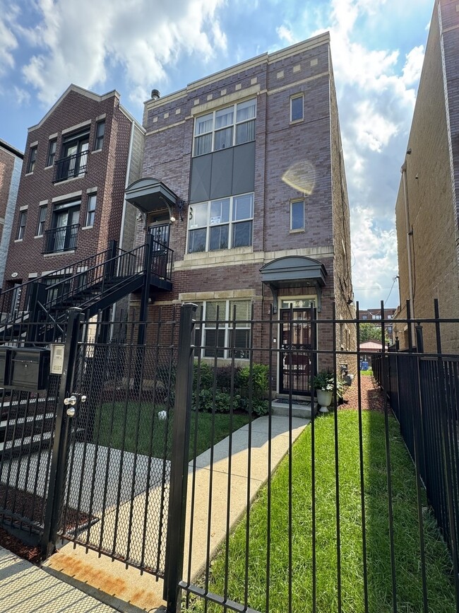 Building Photo - 2155 W Warren Blvd