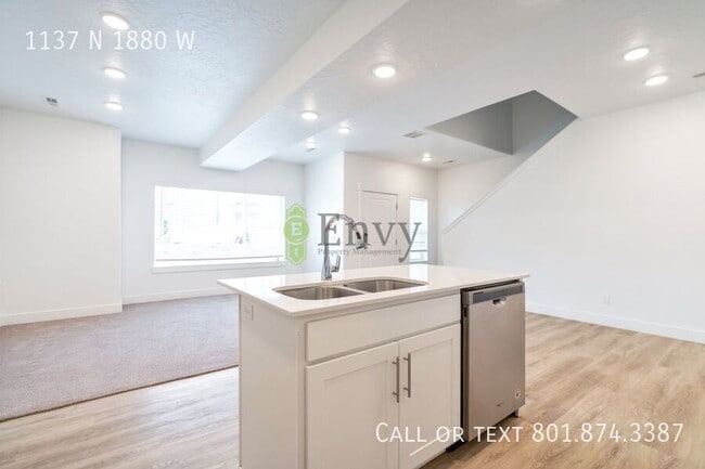 Building Photo - 1137 N 1880 W