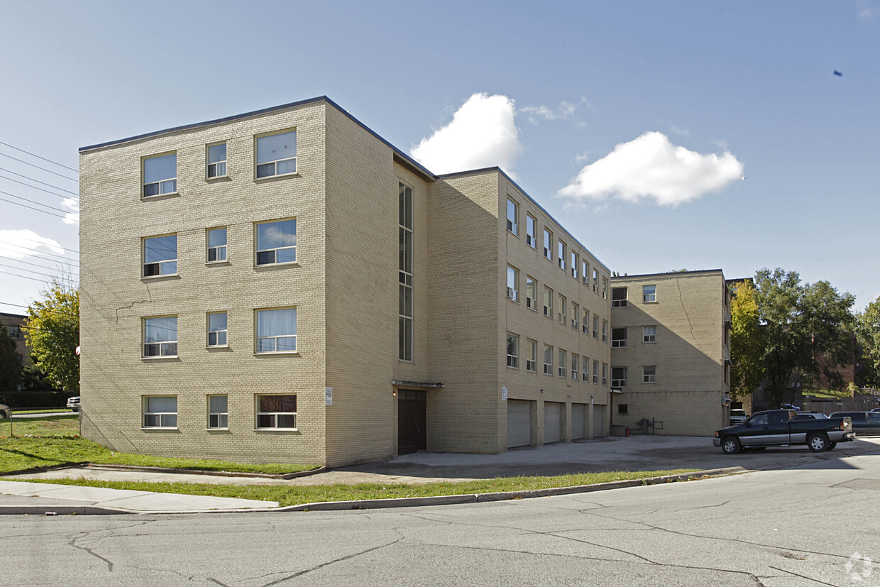 Building Photo - Berry Manor