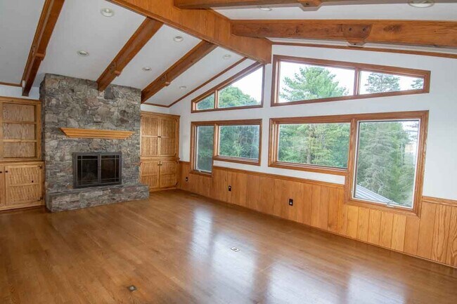 Foto del edificio - 10190 C Blue Ridge Pkwy