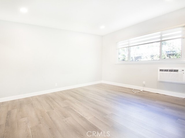 Building Photo - 2027 Vista Del Mar Ave