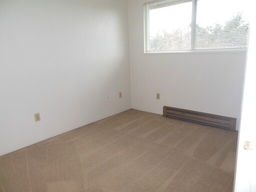 Building Photo - 122 NE Conifer Blvd