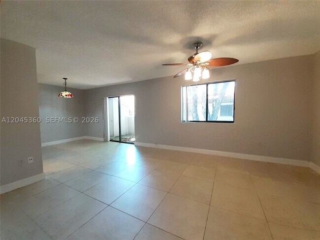 Foto del edificio - 8407 Coral Lake Way