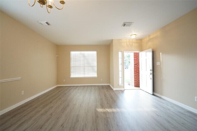 Building Photo - 5427 Rosehaven Ct