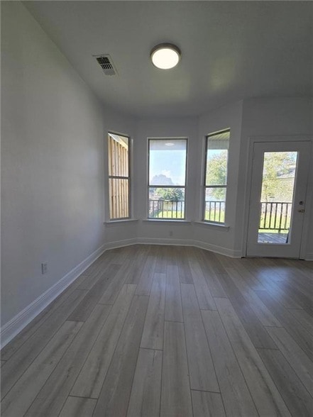 Building Photo - 878 Marina Dr