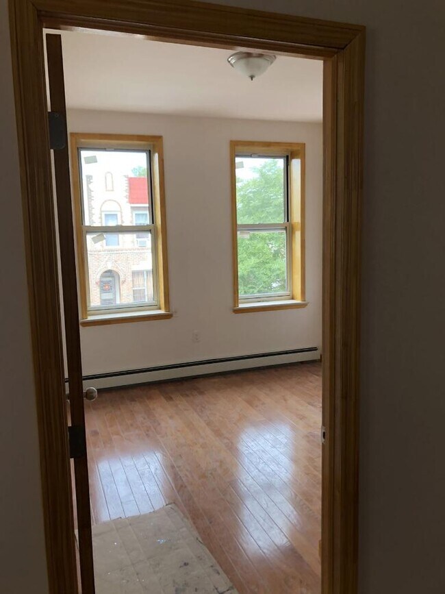 Foto del edificio - 1547 W 11th St