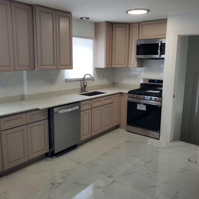 Foto del edificio - 9224 Sproat Ave
