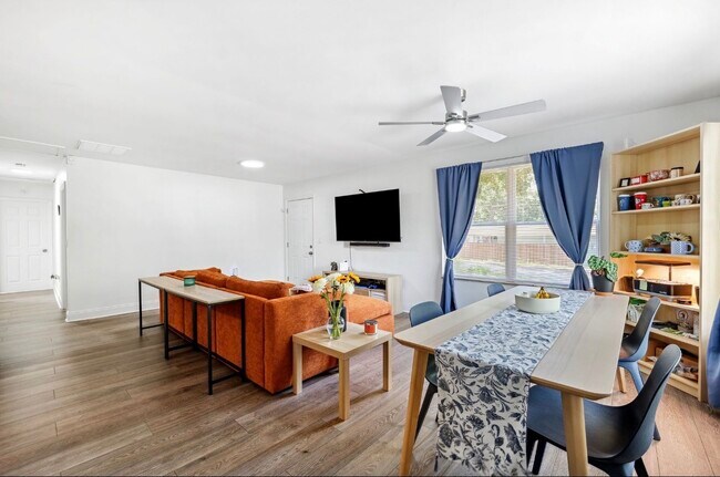 Sala de estar/comedor - 3801 Carroway St