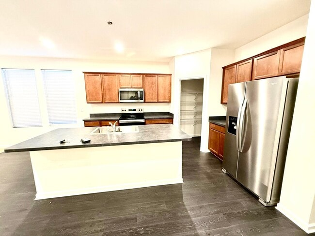 Building Photo - 1916 Pomodoro Dr