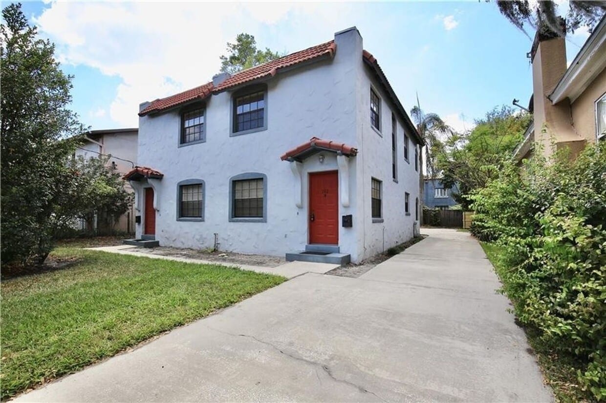 Just Listed! Updated 2 Bedroom Townhome located in Downtown Orlando - Just Listed!   Updated 2 Bedroom Townhome located in Downtown Orlando