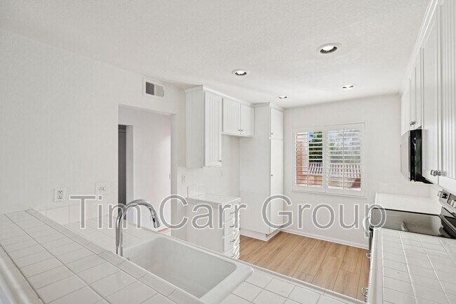 Building Photo - 440 Villa Point Dr