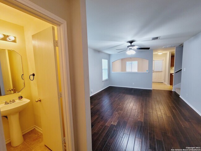 Foto del edificio - 8451 Chalk Hill Cove