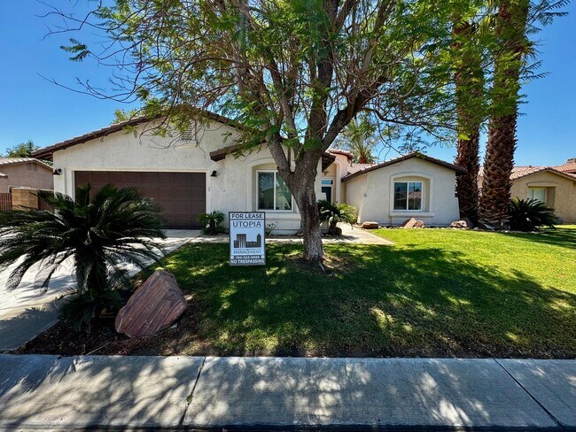 Building Photo - AVAILABLE NOW! GORGEOUS 4 Bed 3 Bath POOL ...